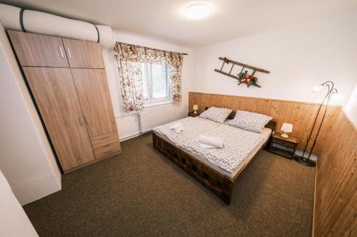 a small bedroom with a bed and a window at Ubytování na statku in Líšnice