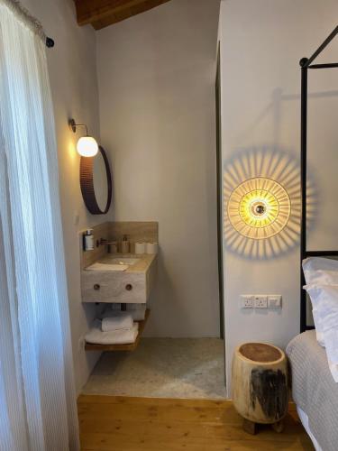 Koupelna v ubytování Spiti Urania