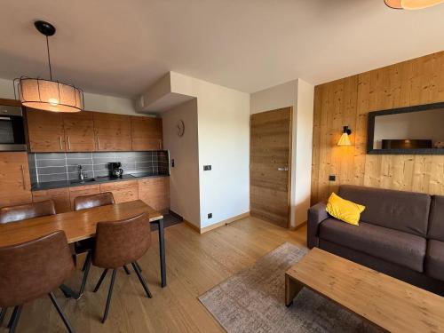 Appartement Neuf aux Saisies - 6 Pers, 52m², 3 Pièces, Grand Balcon, Parking Couvert - FR-1-293-241