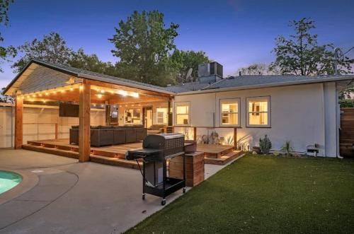 a house with a backyard with a grill and a pool at Lake Balboa Hideaway in Los Angeles
