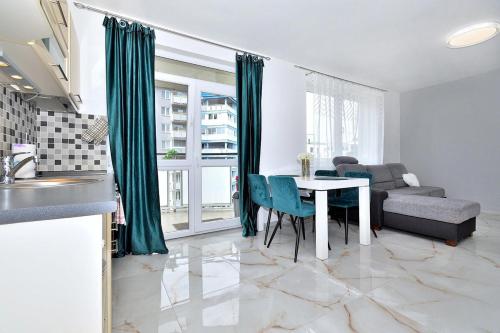 Emerald Marble Serenity Apartment