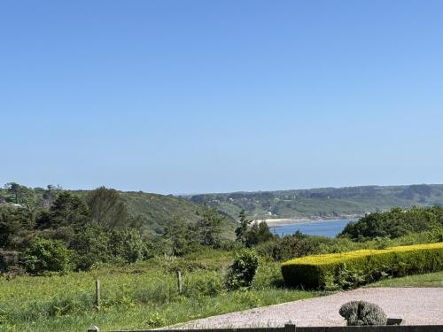 BOILLOT, Trebeurden in a quiet area with sea view