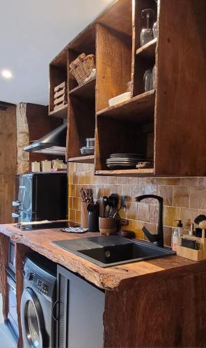 Photo de la galerie de l'établissement Appartement Sillans la cascade village historique, à Sillans-la-Cascade