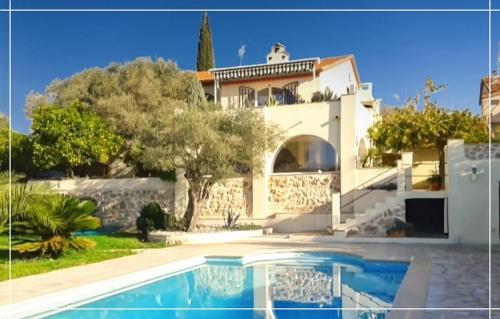 Provencal Parenthesis