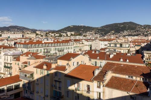 Vue générale sur la montagne ou vue sur la montagne depuis l'hôtel