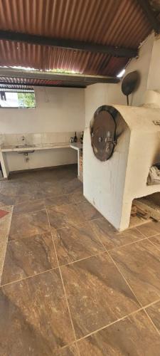 a room with a wall with a hole in it at Finca San Jerónimo in Arbeláez