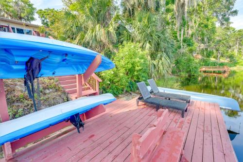Κήπος έξω από το Fish, Swim and More Lakefront Retreat in Ocklawaha!
