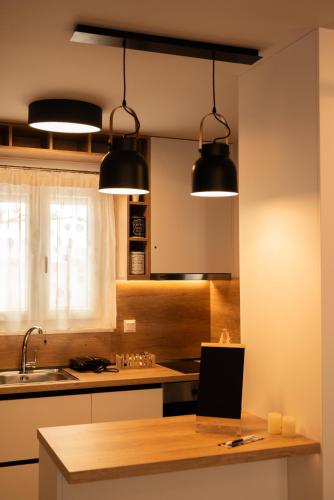 Una cocina o cocineta en Modern house in Stratoni