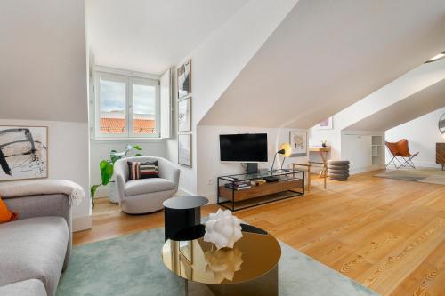 WHome Top-Floor Studio in Prime Location