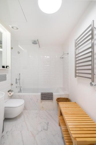 WHome Top-Floor Studio in Prime Location