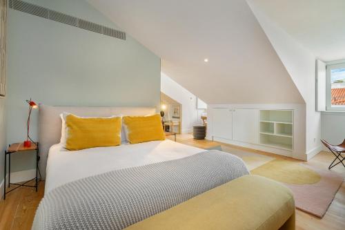 WHome Top-Floor Studio in Prime Location
