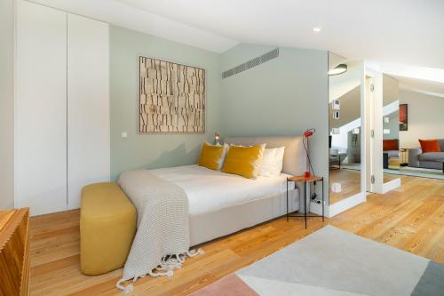 WHome Top-Floor Studio in Prime Location