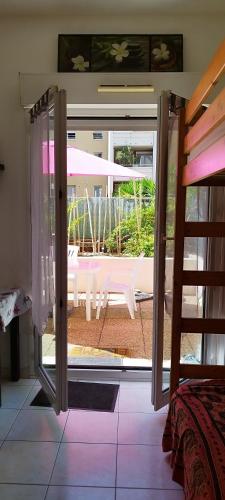 Photo de la galerie de l'établissement Charmant studio-terrasse à Carras Plage, à Nice
