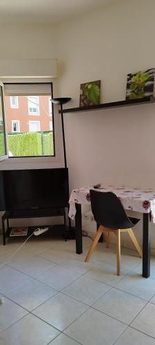 Photo de la galerie de l'établissement Charmant studio-terrasse à Carras Plage, à Nice