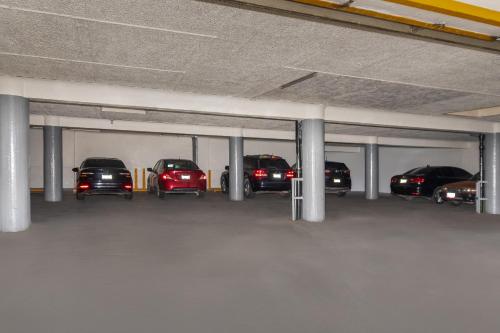 a parking garage with several cars parked in it at Capital O Nueva York, Guadalajara centro downtown in Guadalajara