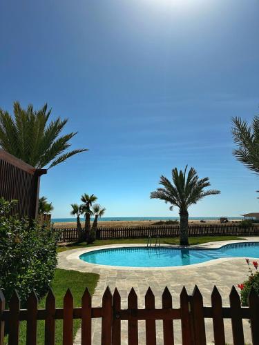 Bazén v ubytování Appartement luxueux avec vue mer dans résidence privée à Imi OuaddarLuxurious apartment with sea view, private pool nebo v jeho okolí