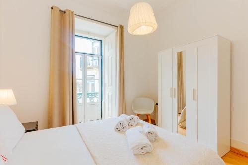 Balcony & Dream View 3BR Historic District Apartment by Rent4Rest