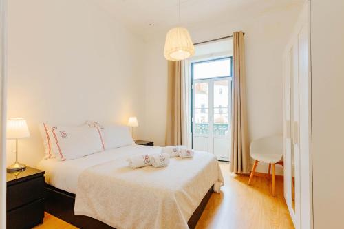 Balcony & Dream View 3BR Historic District Apartment by Rent4Rest