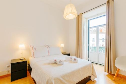 Balcony & Dream View 3BR Historic District Apartment by Rent4Rest