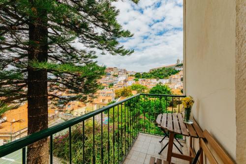 Balcony & Dream View 3BR Historic District Apartment by Rent4Rest
