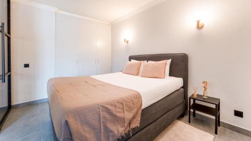 Modern Studio with Balcony in Salgados by Lovelystay