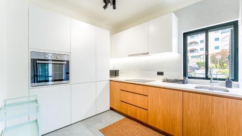 Modern Studio with Balcony in Salgados by Lovelystay
