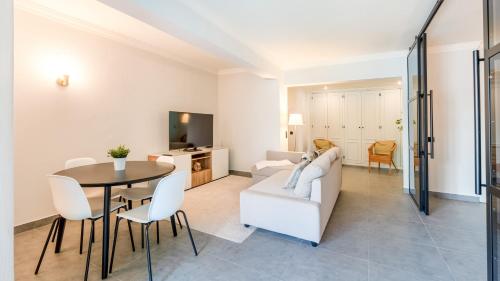 Modern Studio with Balcony in Salgados by Lovelystay