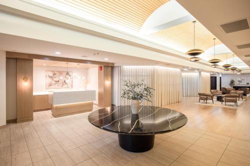 a lobby with a table and a couch at Norwood Hotel in Winnipeg
