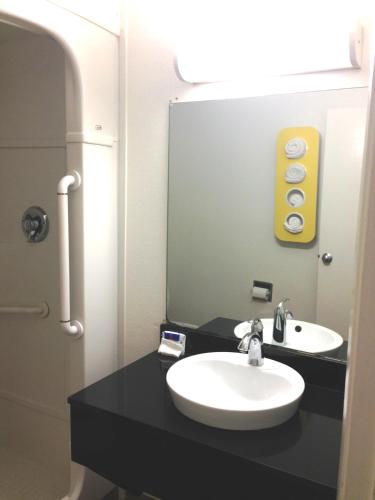 a bathroom with a sink and a mirror at Motel 6-Bessemer, AL - Birmingham in Bessemer