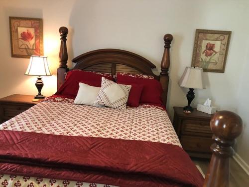a bedroom with a bed with red and white pillows at 748P Z2b VILLAGE OF DEL MAR by REMAX Premier in The Villages