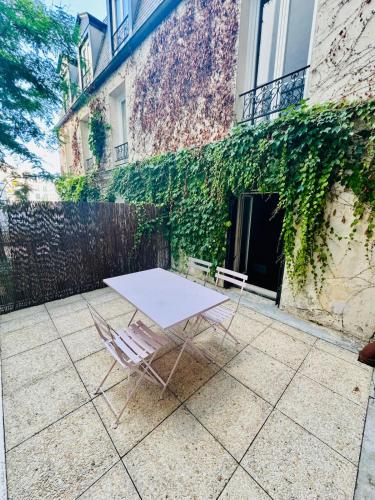 Studio with private terrace Neuilly sur Seine