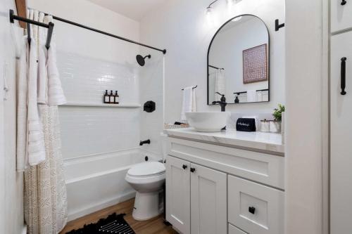 Bagno di Luxury Escondido Family Oasis with Hot Tub