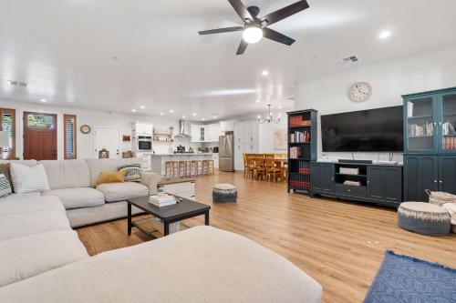 TV o dispositivi per l'intrattenimento presso Luxury Escondido Family Oasis with Hot Tub