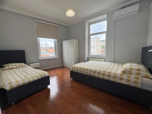 Ένα ή περισσότερα κρεβάτια σε δωμάτιο στο Apartment Vijecnica