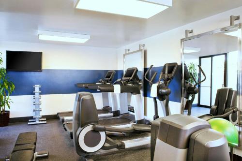 a gym with treadmills and elliptical machines at Four Points by Sheraton - San Francisco Bay Bridge in Emeryville