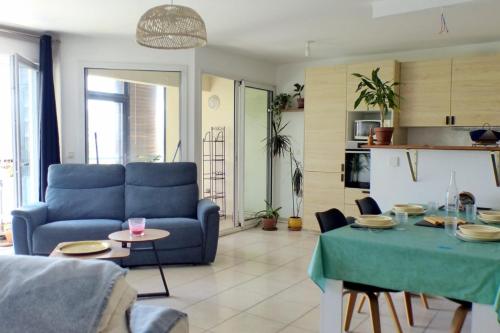 The 2 bedroom apartment with balcony - near park