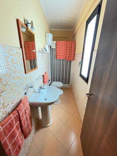 a bathroom with a sink and two toilets at B&B San Domenico in Realmonte