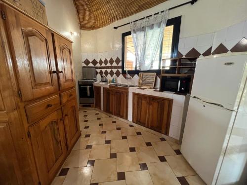 Kuchyň nebo kuchyňský kout v ubytování Magnifica Villa en corazón de Saly ! con piscina