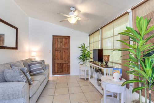 a living room with a couch and a tv at 3 Mi to Nokomis Beach Resort Home in Florida in Nokomis