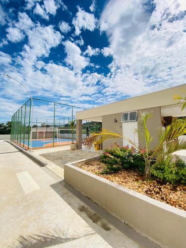 a building with a skate park in front of it at Apartamento Mobiliado em Extrema MG in Extrema