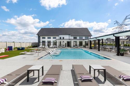 Bazén v ubytování Charming Magnolia Retreat Clubhouse and Gym Access nebo v jeho okolí