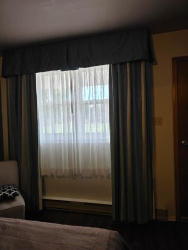 Ένα ή περισσότερα κρεβάτια σε δωμάτιο στο Shenstone Motor Inn and Restaurant