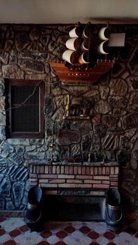a stone wall with a bench in a room at Riad IZRAREN in FIGUIG in Zenaga