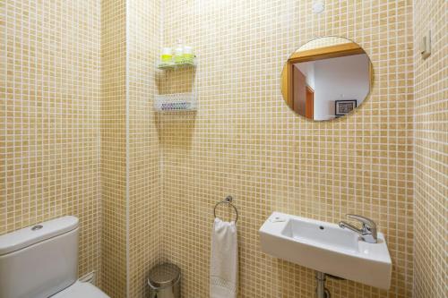 Ένα μπάνιο στο Lagos Apt with pool and huge balcony Very close to Beach and Marina