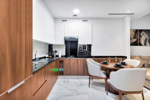 Cuisine ou kitchenette dans l'établissement SIMPLY COMFORT in J ONE Tower