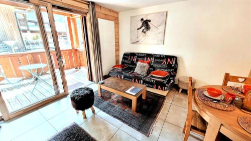 Photo de la galerie de l'établissement Résidence L'ambre Blanche - Appartement au centre du village MAE-1171, aux Gets