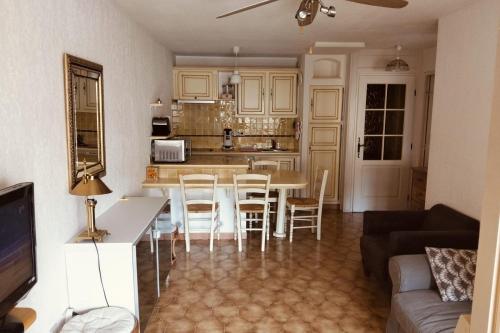 Apartment in the port of Hyères