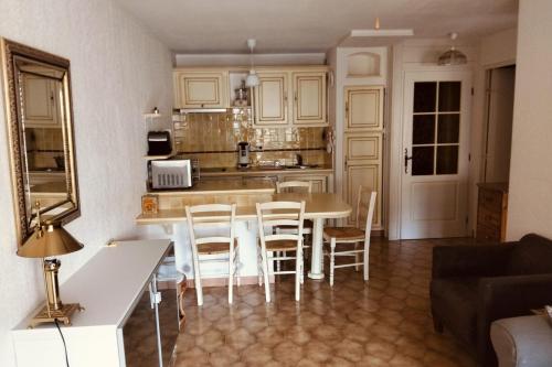 Apartment in the port of Hyères