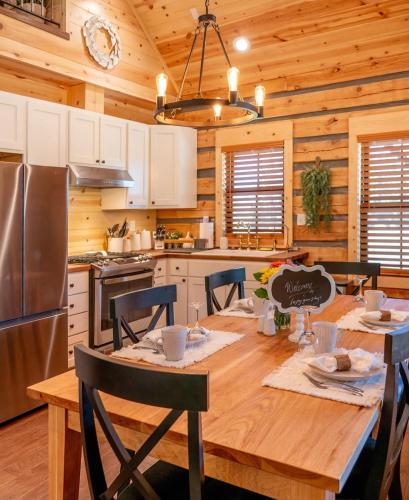 Dapur atau dapur kecil di Moose Hollow Family Cabin