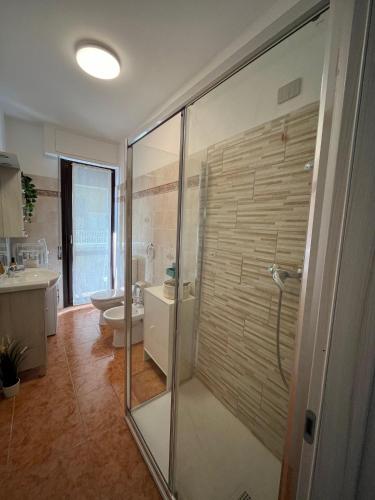 a bathroom with a shower and a toilet at ALPI & RELAX Sondrio - zona Ospedale - centro città in Sondrio